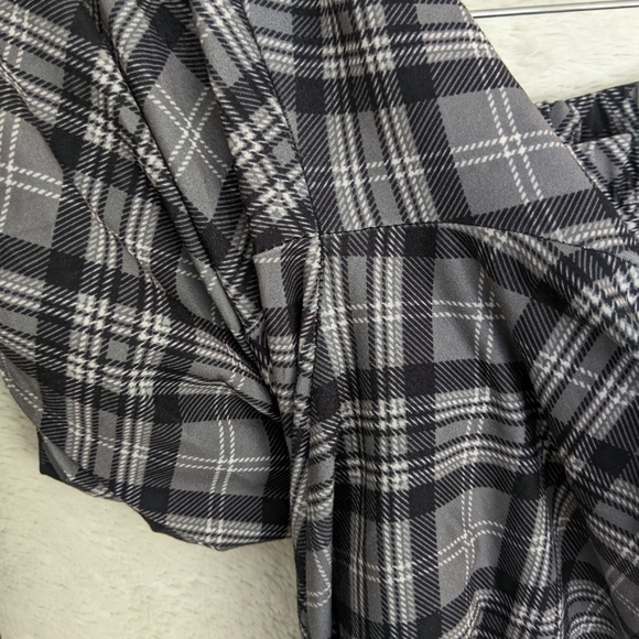 Lily by Firmiana L/XL Leggings, Diagonal Plaid, Grey and Black - Picture 5 of 6